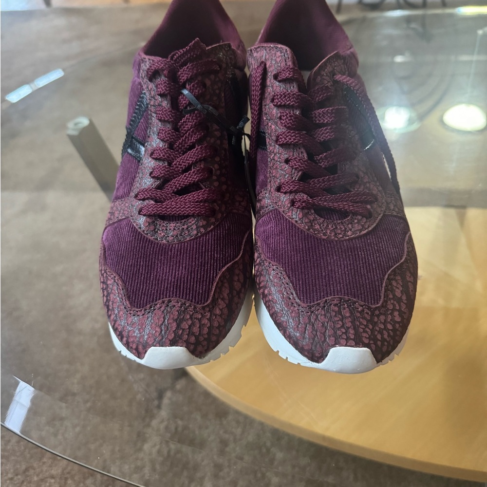 Womens Munich burgundy Sneakers new never worn.